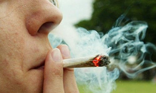 ¿Puedo fumar marihuana en espacios públicos?